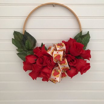 Red Rose Wreath, Valentine's Red Roses Floral Hoop, Minimalist Door Decor, Modern Hoop Wall Hanger, Simple Rose Bouquet Valentine Wreath