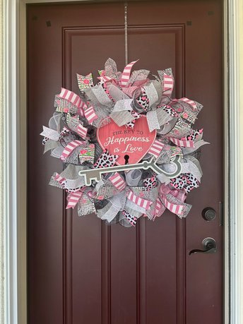 Valentines Day Leopard Print Wreath, Large Valentines Pink and Gray Front Door Wreath with Heart Sign, Adorable Valentines Day Gift for Her