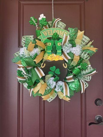 St.Patrick's Day Welcome Wreath Front Door, Large Green Gold Wreath with Leprechaun, St Patrick Floral Shamrock Wreath, Spring Door Decor