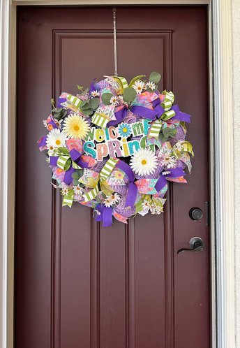 Spring Daisy Wreath Front Door, Purple Yellow Welcome Spring Door Wreath, Large Pastel Wreath with Daisies, Colorful Decomesh Door Decor