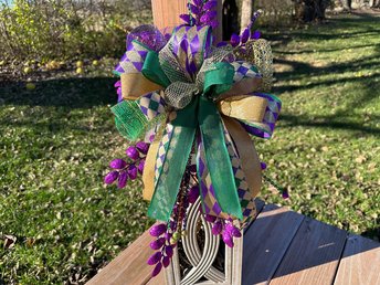 Mardi Gras Lantern Swag, Glam and Glitter Mardi Gras Decorations, New Orleans Large Bow Tree Topper, Fat Tuesday Lantern Bow Porch Decor